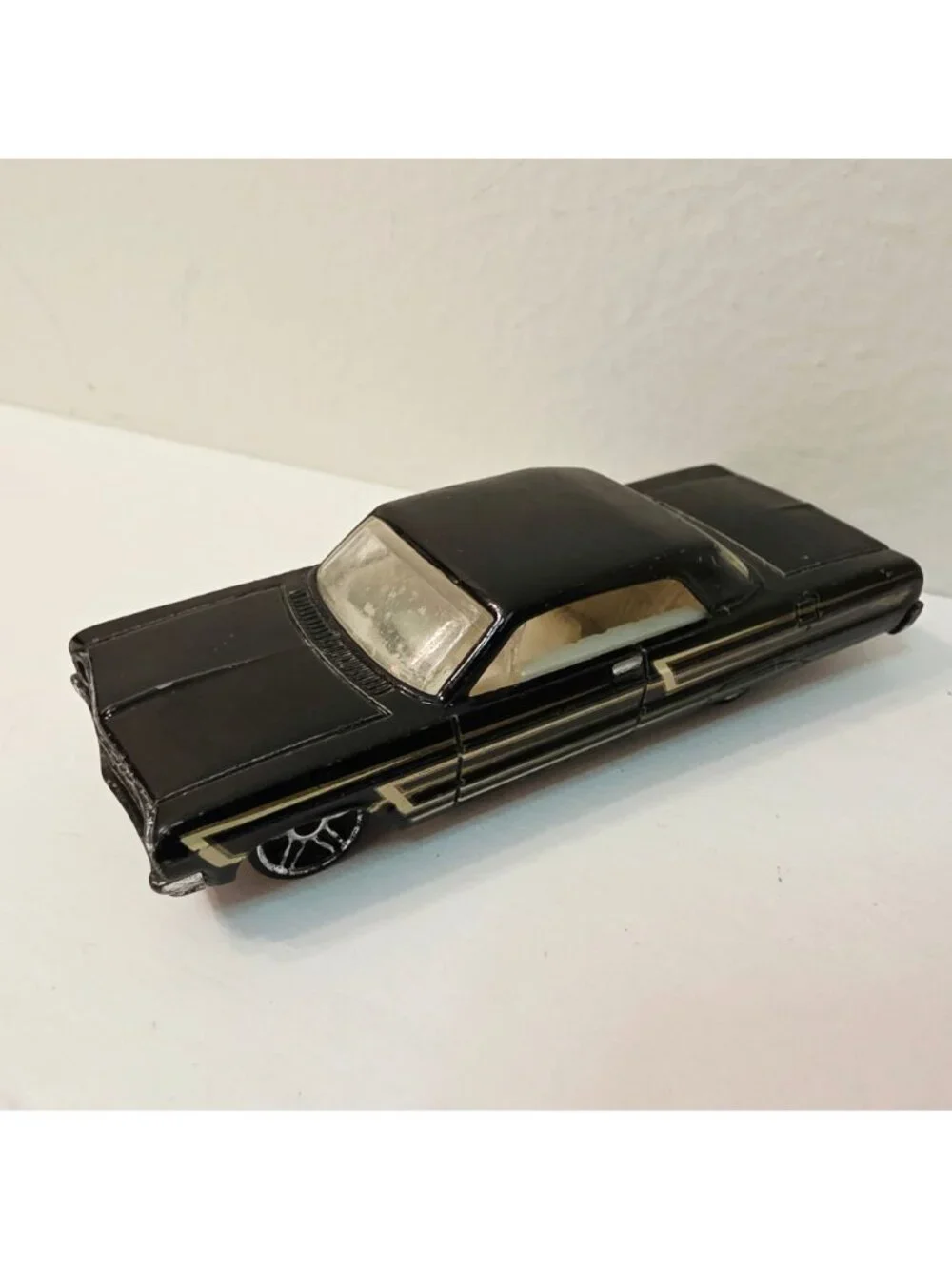 Hot Wheels Muscle Mania 1964 Chevy Impala 2-Door Hardtop Black/Gold